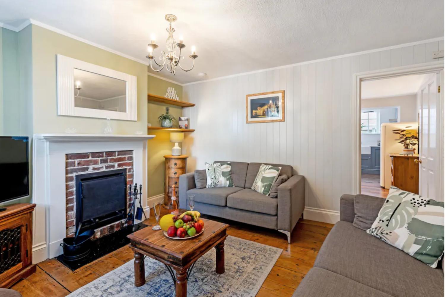 2 Bedrooms Stunning Westgate Cottage Retreat, Central Winchester, Free On-Street Parking Permit, With Garden Close To Cathedral - Sleeps 6, Pets Are Welcome, Summer Special Offer! - By Blue Puffin Stays Kültér fotó