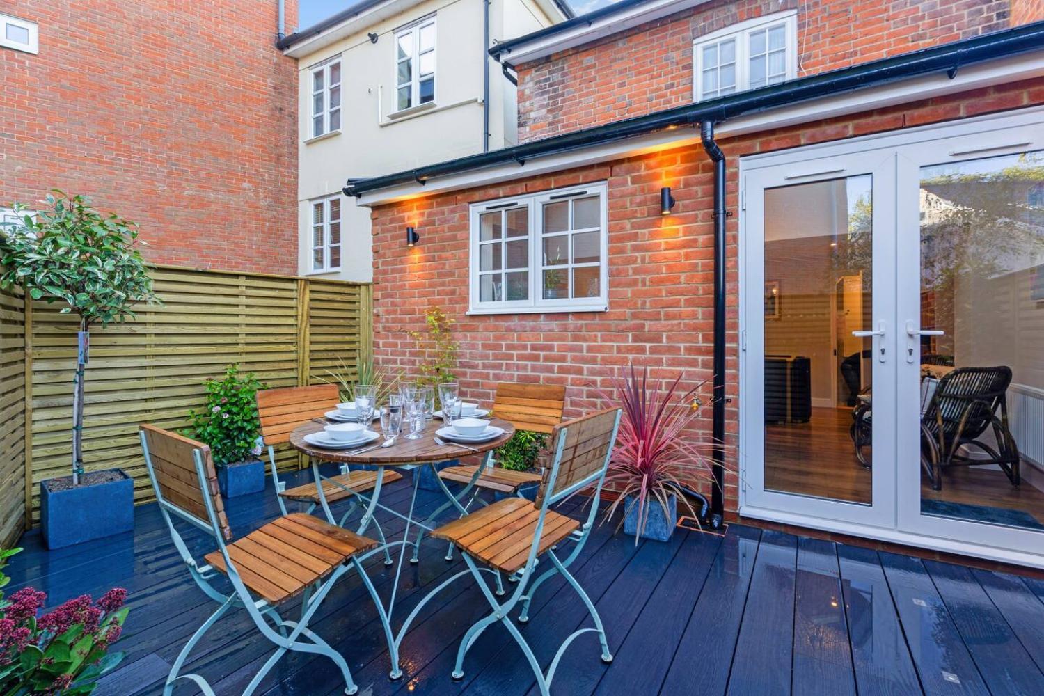 2 Bedrooms Stunning Westgate Cottage Retreat, Central Winchester, Free On-Street Parking Permit, With Garden Close To Cathedral - Sleeps 6, Pets Are Welcome, Summer Special Offer! - By Blue Puffin Stays Kültér fotó