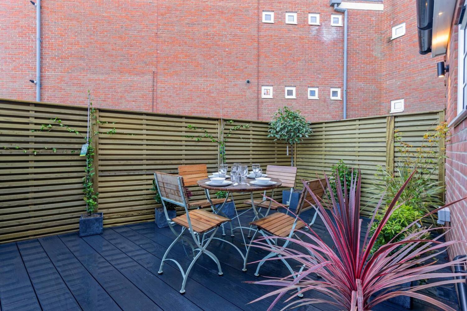 2 Bedrooms Stunning Westgate Cottage Retreat, Central Winchester, Free On-Street Parking Permit, With Garden Close To Cathedral - Sleeps 6, Pets Are Welcome, Summer Special Offer! - By Blue Puffin Stays Kültér fotó