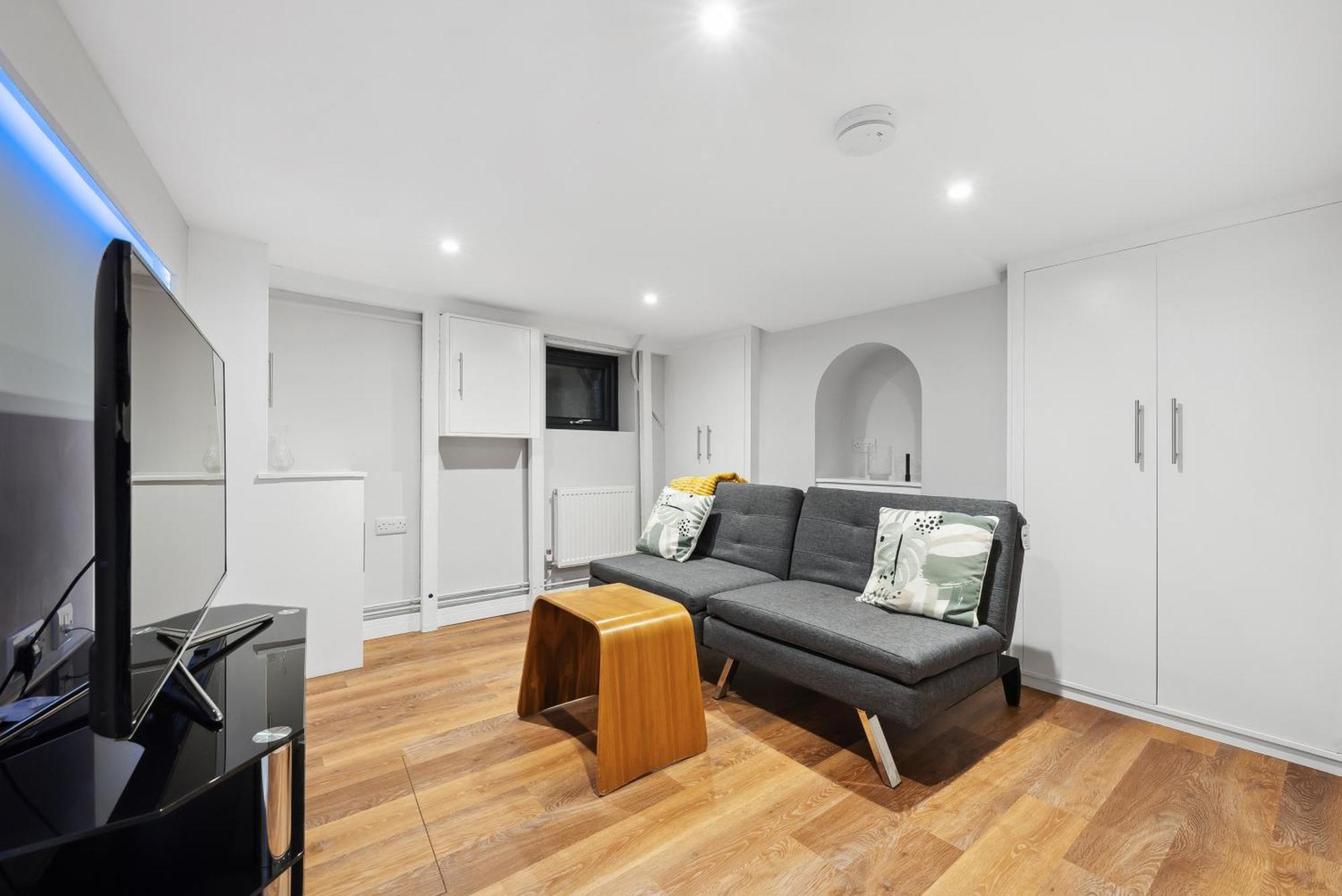 2 Bedrooms Stunning Westgate Cottage Retreat, Central Winchester, Free On-Street Parking Permit, With Garden Close To Cathedral - Sleeps 6, Pets Are Welcome, Summer Special Offer! - By Blue Puffin Stays Kültér fotó
