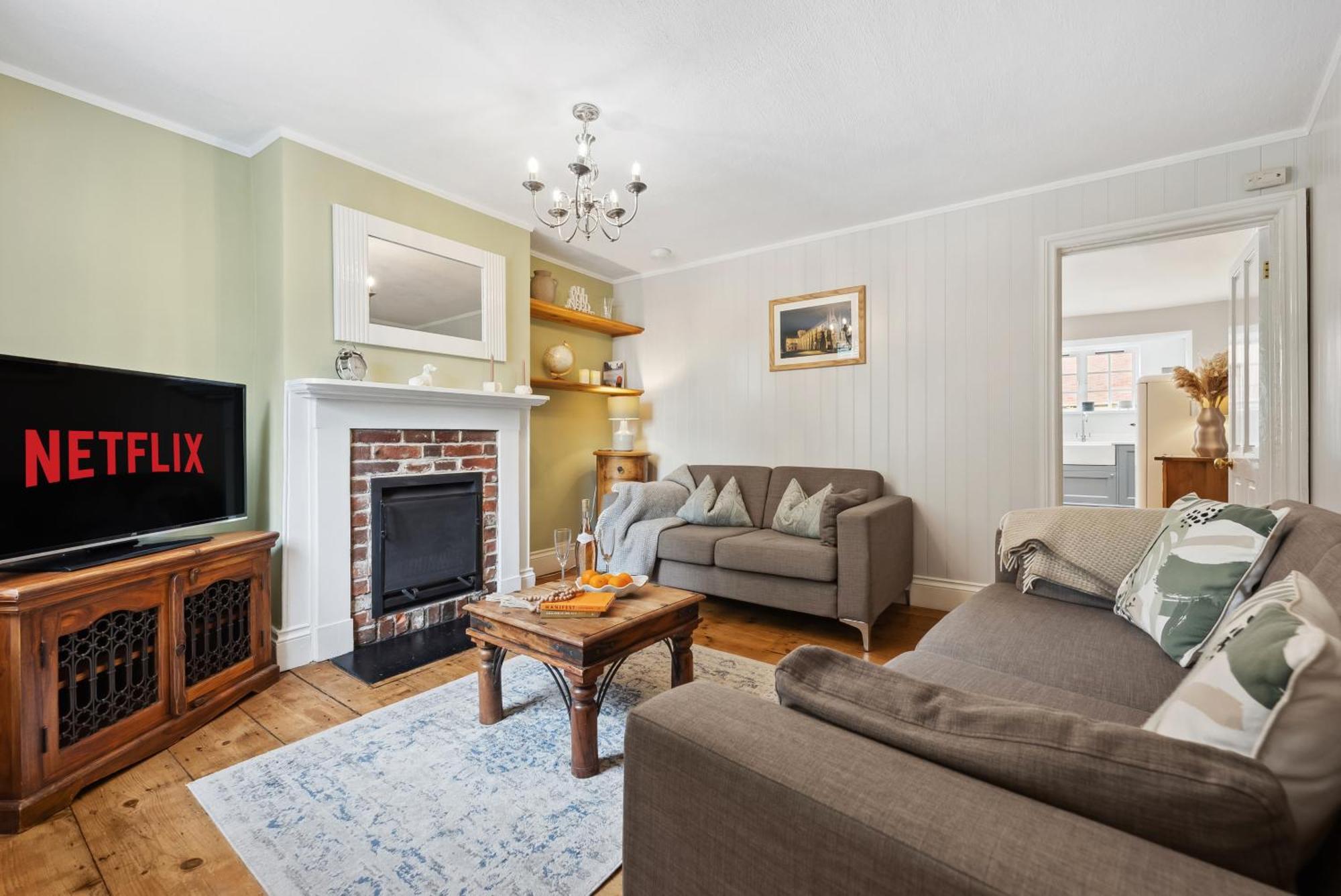 2 Bedrooms Stunning Westgate Cottage Retreat, Central Winchester, Free On-Street Parking Permit, With Garden Close To Cathedral - Sleeps 6, Pets Are Welcome, Summer Special Offer! - By Blue Puffin Stays Kültér fotó
