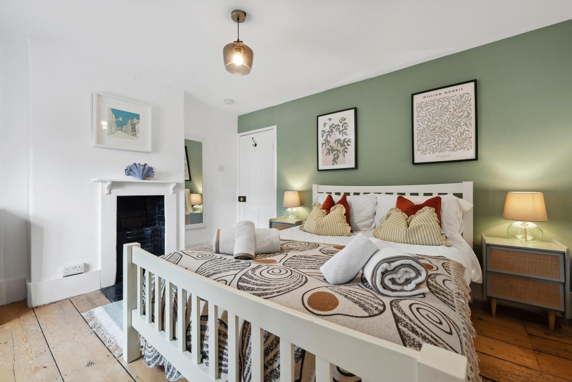 2 Bedrooms Stunning Westgate Cottage Retreat, Central Winchester, Free On-Street Parking Permit, With Garden Close To Cathedral - Sleeps 6, Pets Are Welcome, Summer Special Offer! - By Blue Puffin Stays Kültér fotó