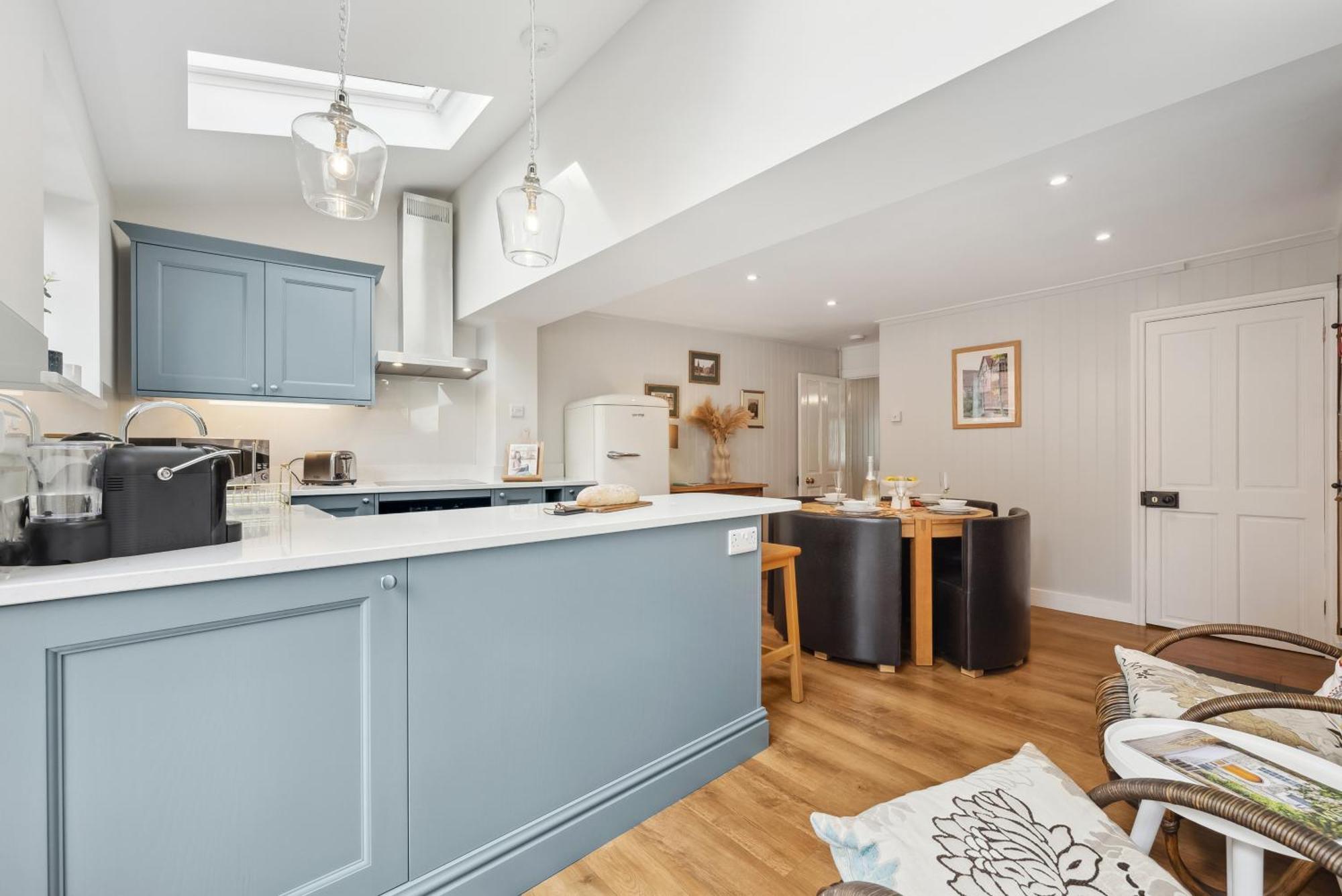 2 Bedrooms Stunning Westgate Cottage Retreat, Central Winchester, Free On-Street Parking Permit, With Garden Close To Cathedral - Sleeps 6, Pets Are Welcome, Summer Special Offer! - By Blue Puffin Stays Kültér fotó