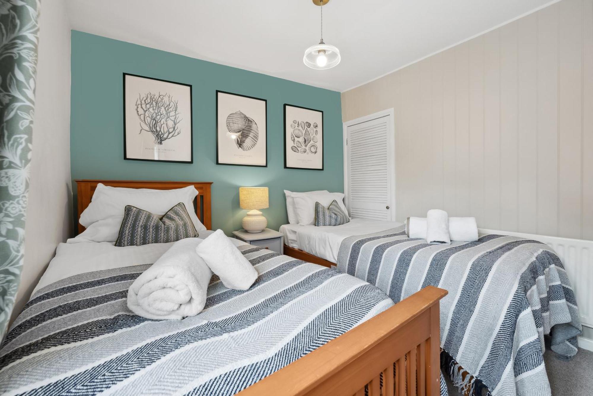 2 Bedrooms Stunning Westgate Cottage Retreat, Central Winchester, Free On-Street Parking Permit, With Garden Close To Cathedral - Sleeps 6, Pets Are Welcome, Summer Special Offer! - By Blue Puffin Stays Kültér fotó