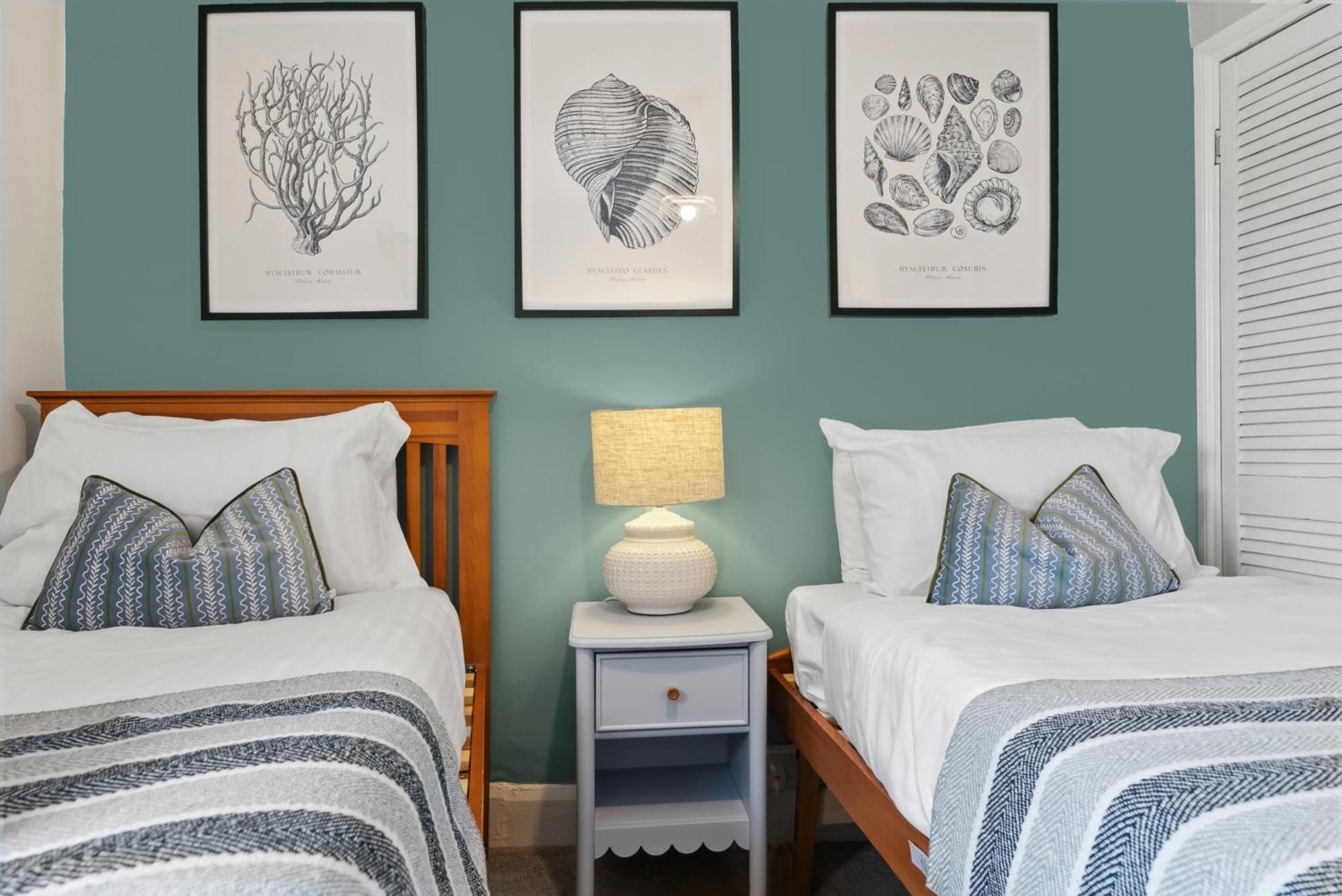 2 Bedrooms Stunning Westgate Cottage Retreat, Central Winchester, Free On-Street Parking Permit, With Garden Close To Cathedral - Sleeps 6, Pets Are Welcome, Summer Special Offer! - By Blue Puffin Stays Kültér fotó